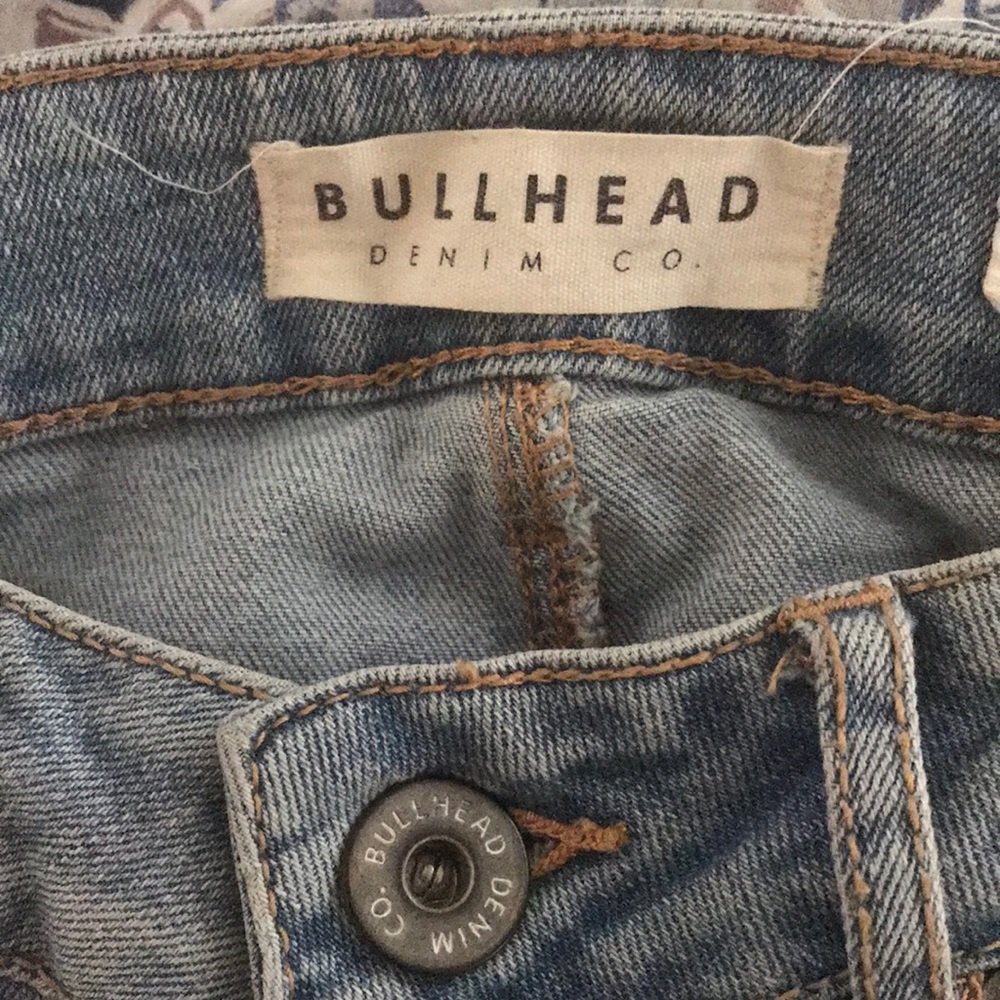 Bullhead denim light wash skinny jeans!